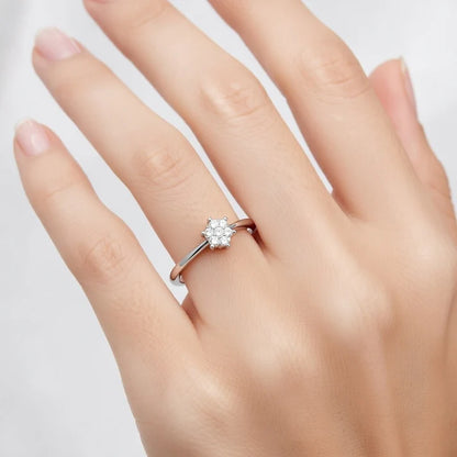 годежен пръстен с диаманти 0.11 ct на ръка