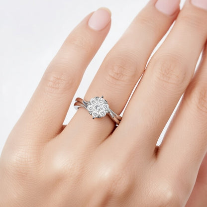 Годежен пръстен от бяло злато 14К с клъстер от естествени диаманти 0.50 ct – класика с модерен акцент