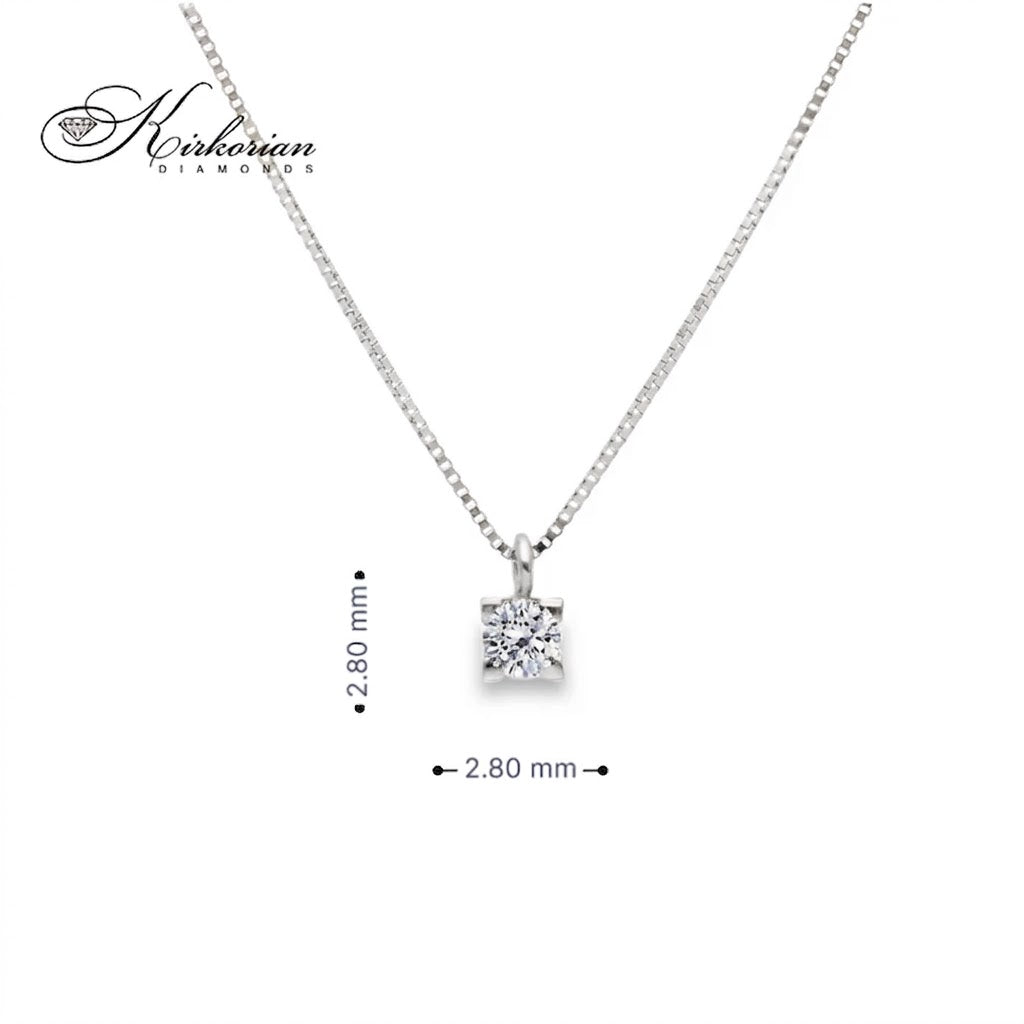 Класическо колие Kirkorian Diamonds от бяло злато с един диамант и детайлен изглед на закопчалката на бял фон.