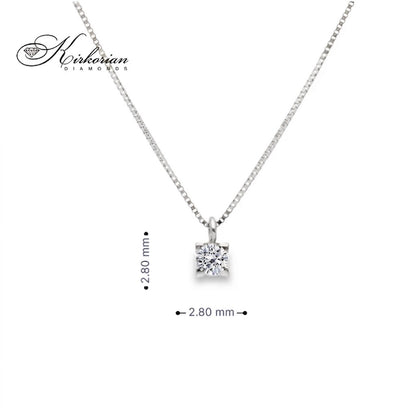 Класическо колие Kirkorian Diamonds от бяло злато с един диамант и детайлен изглед на закопчалката на бял фон.