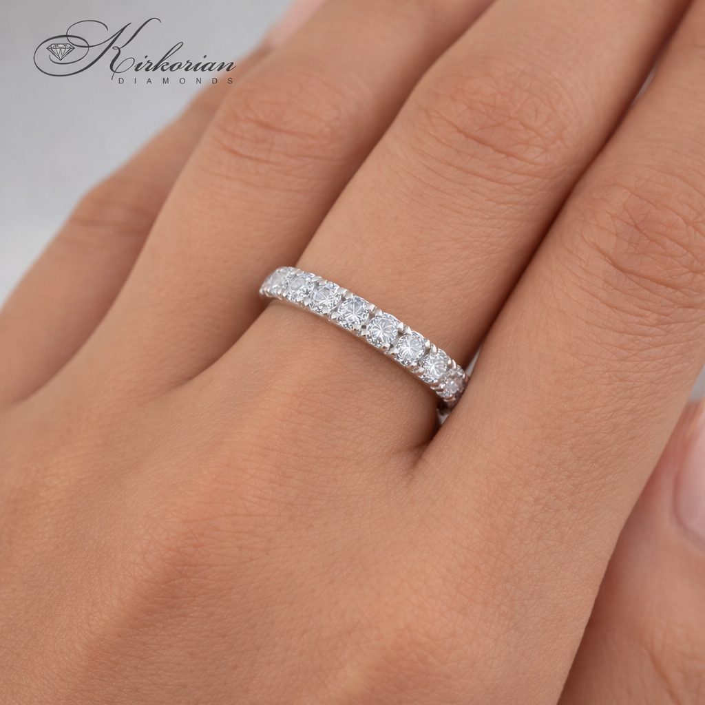 alt: eternity пръстен с диаманти 0.27 ct от бяло злато 18K луксозен дамски диамантен пръстен