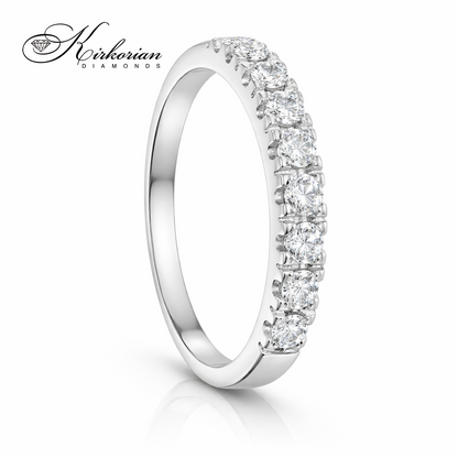 alt: eternity пръстен от бяло злато 18K с диаманти 0.27 ct на ръка елегантен диамантен пръстен за жена