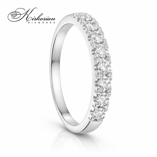 alt: eternity пръстен от бяло злато 18K с диаманти 0.27 ct на ръка елегантен диамантен пръстен за жена