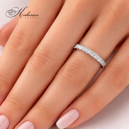 Eternity пръстен от бяло злато 18K с диаманти 0.35 ct на дамска ръка – фин диамантен пръстен eternity с естествени диаманти, KD сертификат, модел S248313