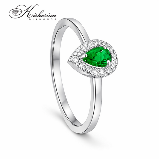 Годежен пръстен от бяло злато 18К със смарагд 0.17 ct и диаманти 0.09 ct на ръка – елегантен пръстен със зелен смарагд и диамантен ореол, модел S254656
