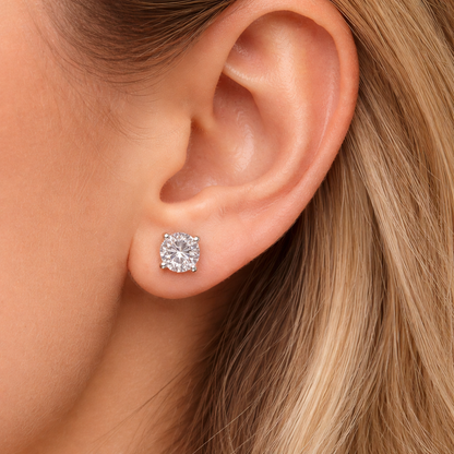 Обеца с диамант 1.09 ct E/F VVS-VS от бяло злато 14К върху ухо