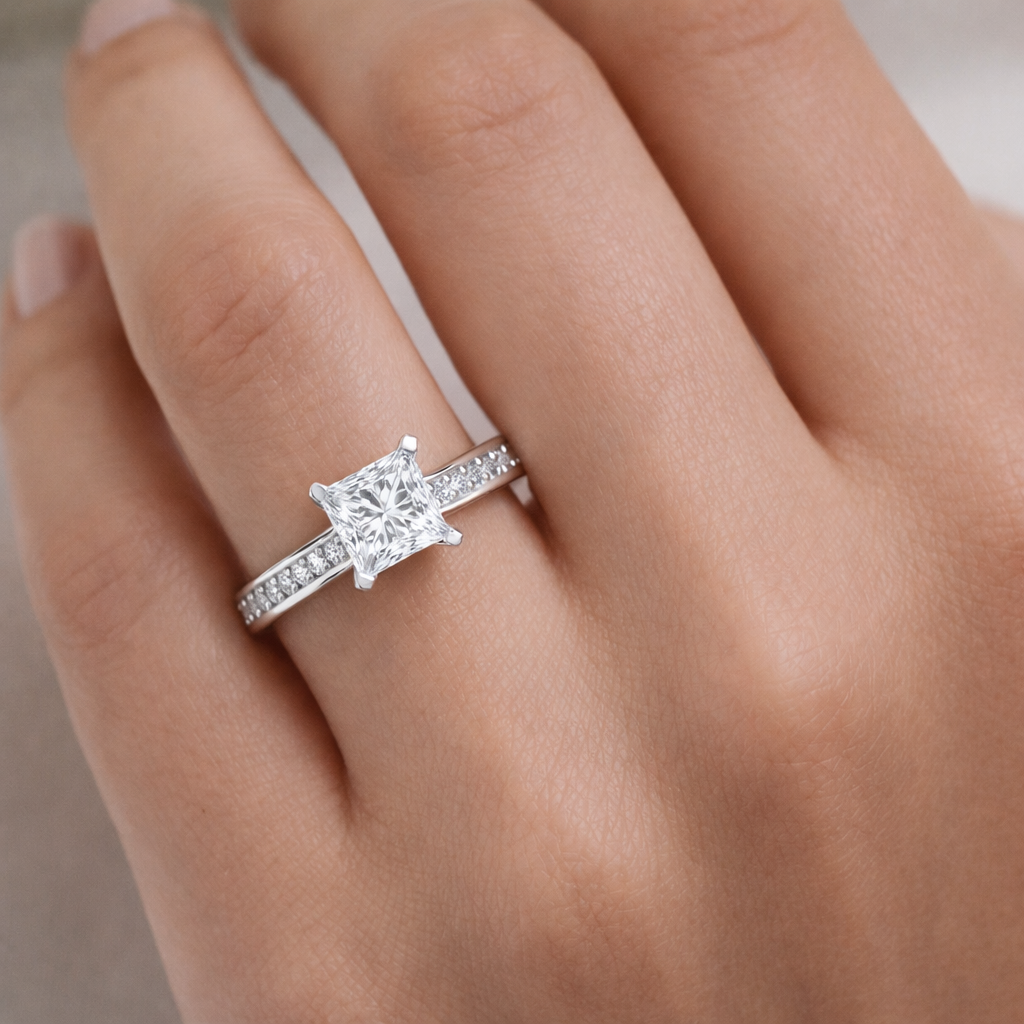 Годежен пръстен Princess на ръка