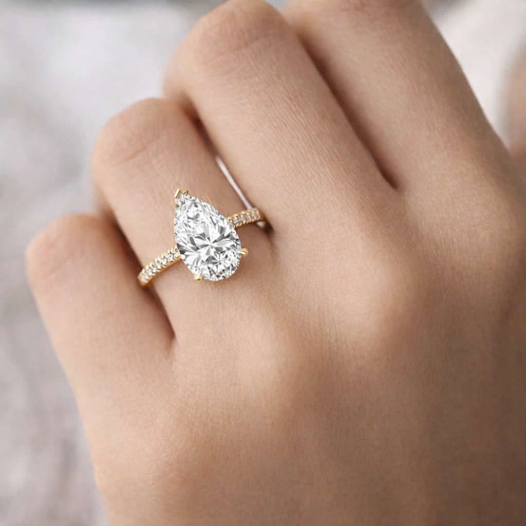Годежен пръстен Pear 1.59 ct на ръка от жълто злато 14К с лабораторно създаден диамант