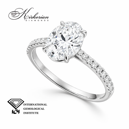 Овален диамант 1.6 карата с брилянти по шината