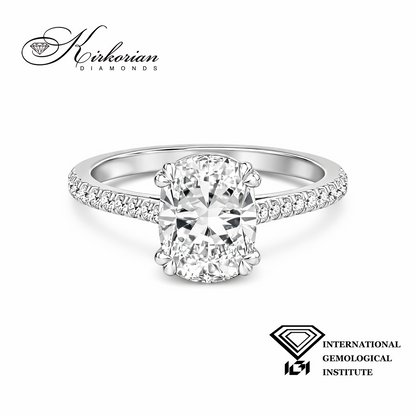 Годежен пръстен от бяло злато 14К с овален лабораторно създаден диамант и странични диаманти по халката"