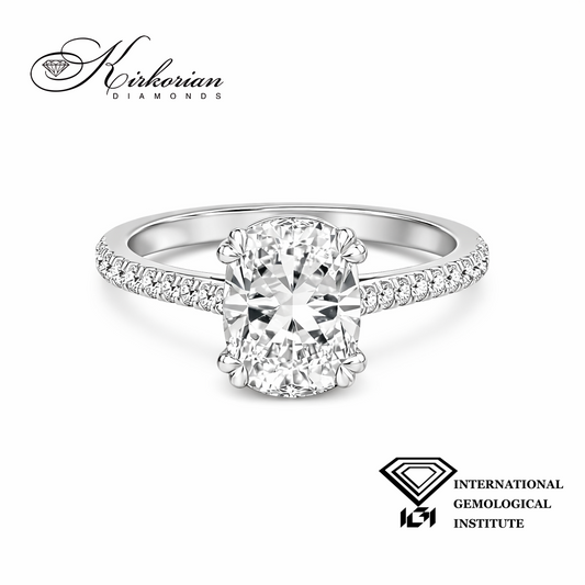 Годежен пръстен от бяло злато 14К с овален лабораторно създаден диамант и странични диаманти по халката"