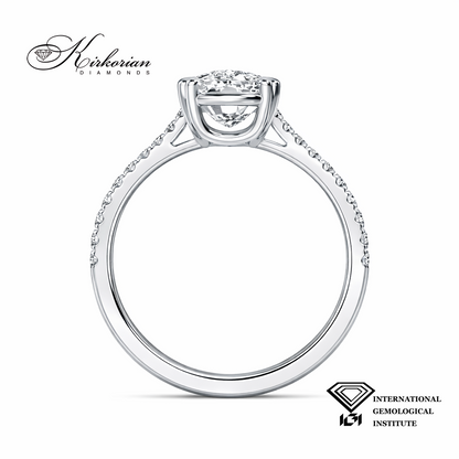 "Профилен изглед на годежен пръстен с овален диамант от бяло злато 14К с фини диаманти по шината"