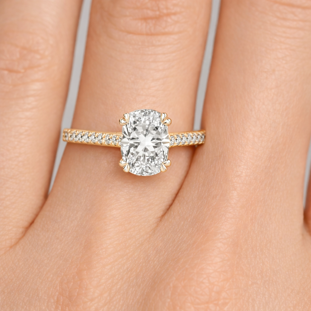 Годежен пръстен на ръка Cushion 1.60 ct лабораторно създаден диамант