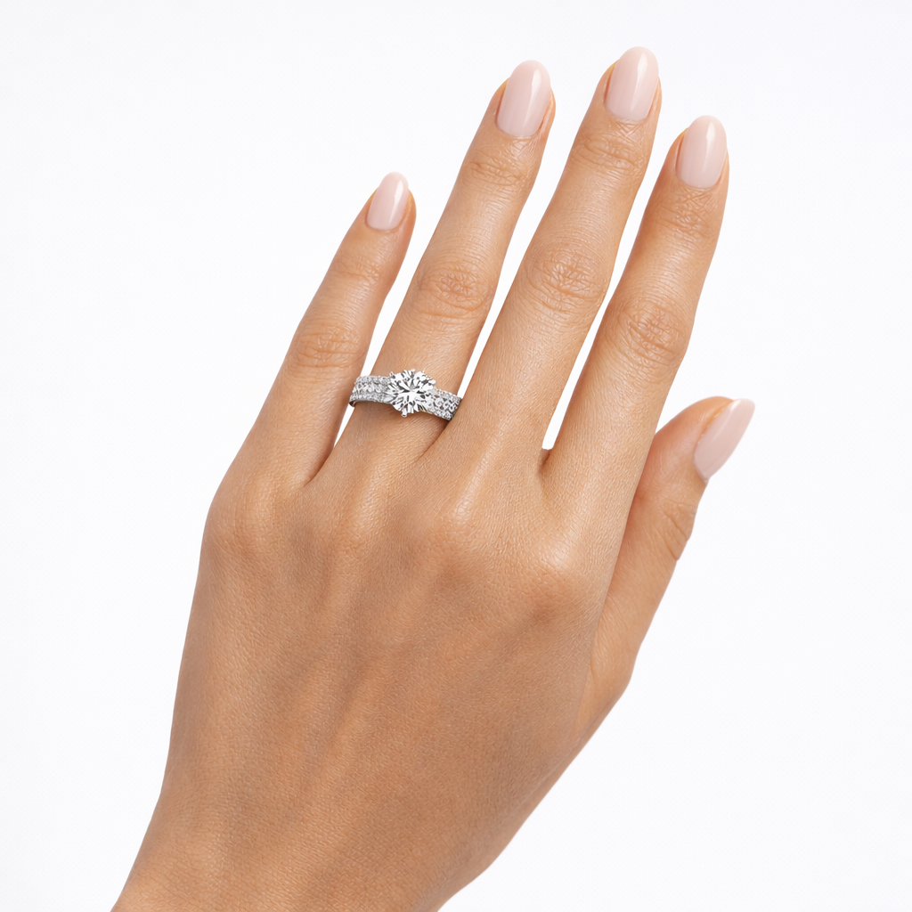 годежен пръстен с диамант 0.80 ct на ръка бяло злато 18K
