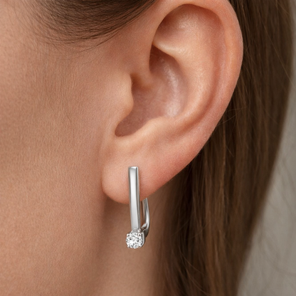 Обеци от бяло злато 14К с диамант 0.15 ct K10036B – класически модел с английско закопчаване