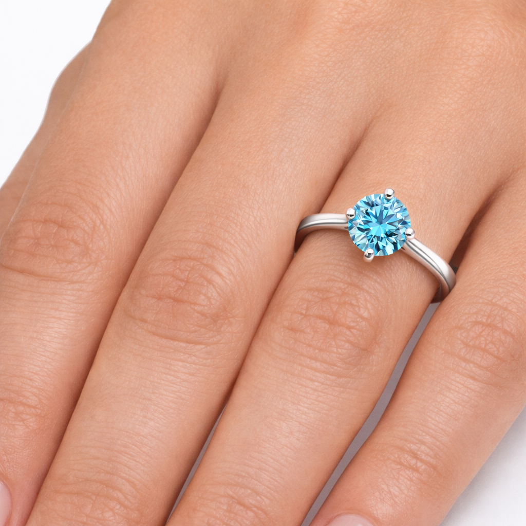 Пръстен с син диамант 1.04 карата Fancy Vivid Blue 14K бяло злато изглед на ръка реална визия