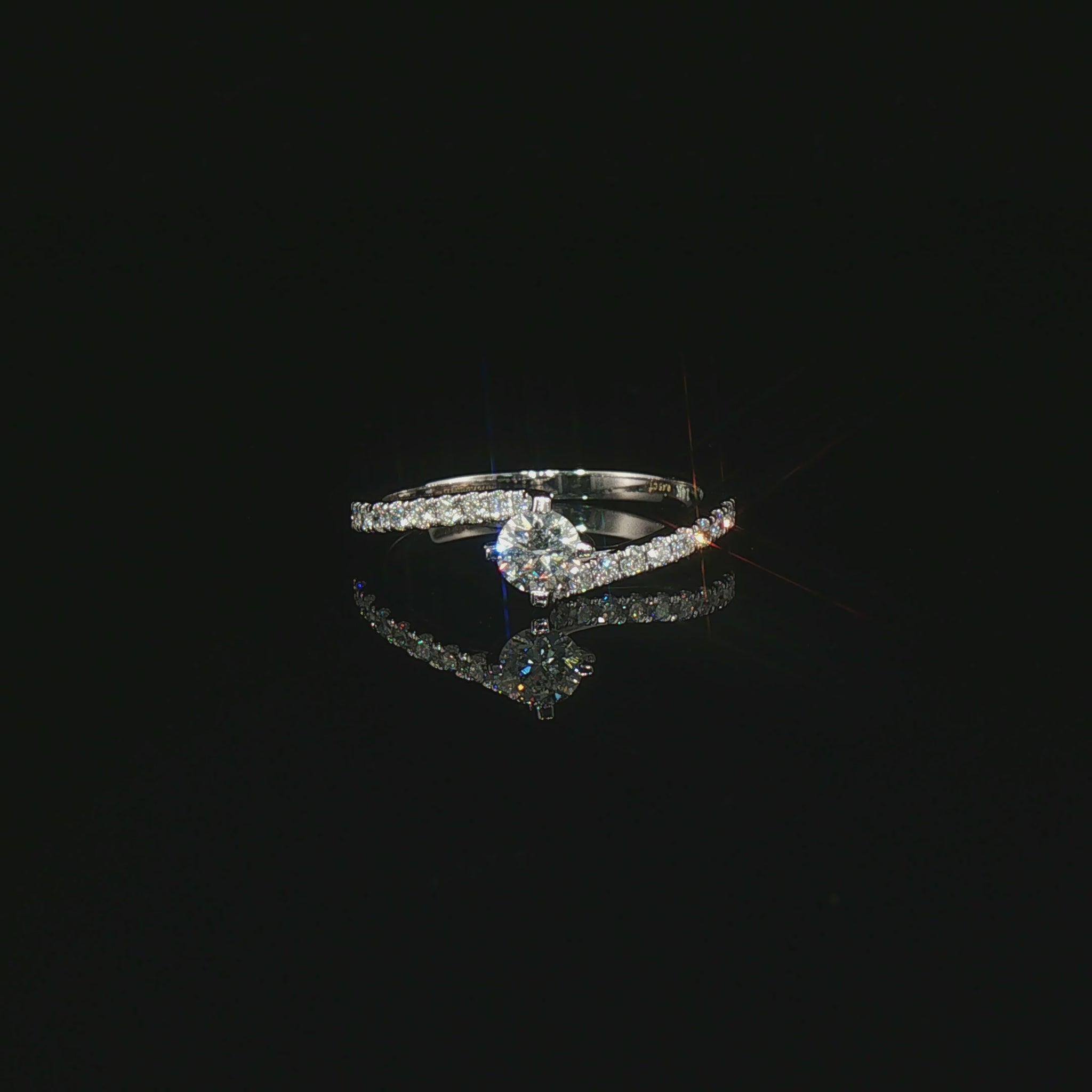 Видео на годежен пръстен от бяло злато 14К с естествени диаманти 0.46 ct, цвят F/G и чистота VS-SI – модел LR3542.