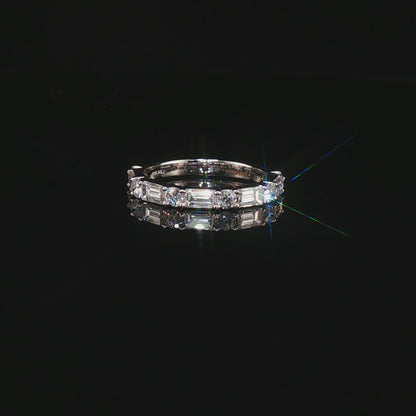 Видео на луксозна брачна халка Premium Eternity Ring от бяло злато 14К с естествени диаманти с общо тегло 1.41 карата модел LR12199 от Kirkorian Diamonds. Елегантен eternity дизайн с редуващи се Round Brilliant и Baguette диаманти, които създават впечатляваща игра на светлина, максимален блясък и изключително луксозно излъчване. Изискан модел за сватба, годишнина или специален подарък.