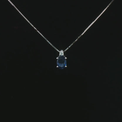Видео на колие от бяло злато 18K със сапфир 0.50 ct и естествени диаманти 0.02 ct – модел S121805 от Kirkorian Diamonds