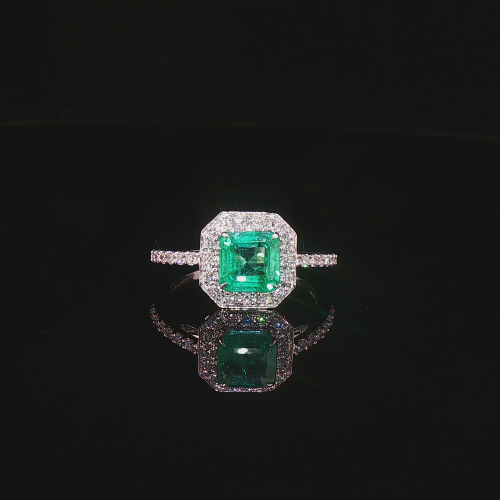 Видео на луксозен годежен пръстен от бяло злато 14К със смарагд Emerald Cut 1.26 карата и естествени диаманти с общо тегло 0.31 карата модел LR3712E от Kirkorian Diamonds. Централният естествен смарагд с елегантна правоъгълна Emerald шлифовка е подчертан от блестящи естествени брилянти, които създават впечатляващ контраст, изключителен блясък и неподвластна на времето елегантност. Изискан пръстен, подходящ за предложение за брак, годишнина или специален подарък.