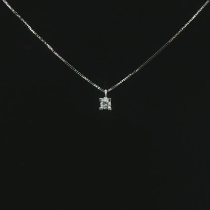 Видео на класическо колие от бяло злато 18K с естествен диамант 0.07 ct – елегантен солитер от Kirkorian Diamonds