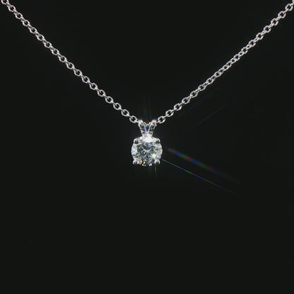 Видео на колие от бяло злато 14К с естествен диамант 0,70 ct, цвят F и чистота VVS2, със сертификат IGI – модел K601C.
