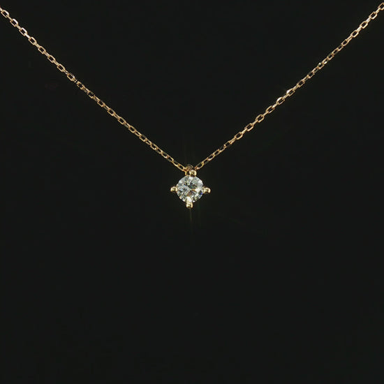 Видео на класическо колие с един естествен диамант 0.25 ct с GIA сертификат от 18К жълто злато.