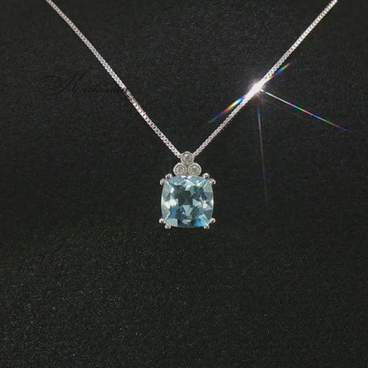 Видео на колие от 14К бяло злато с естествен син топаз 1.60 ct и естествени диаманти 0.03 ct – модел RN167 от Kirkorian Diamonds.