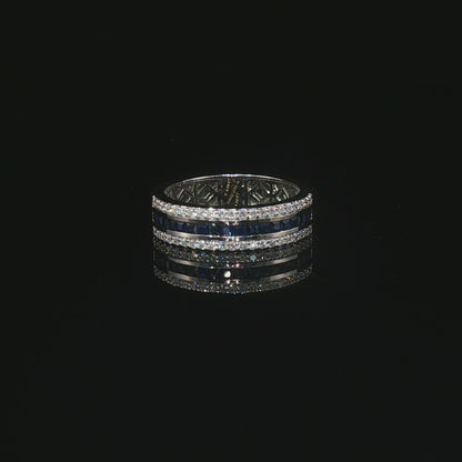 Видео на пръстен от бяло злато 14К със син сапфир 0.81 ct с квадратна шлифовка „Принцеса“ и диаманти с общо тегло 0.28 ct – модел LR5867.