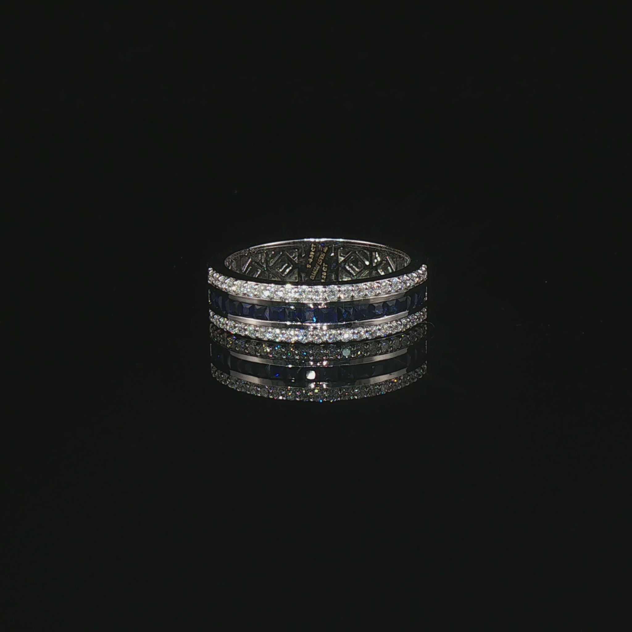Видео на пръстен от бяло злато 14К със син сапфир 0.81 ct с квадратна шлифовка „Принцеса“ и диаманти с общо тегло 0.28 ct – модел LR5867.