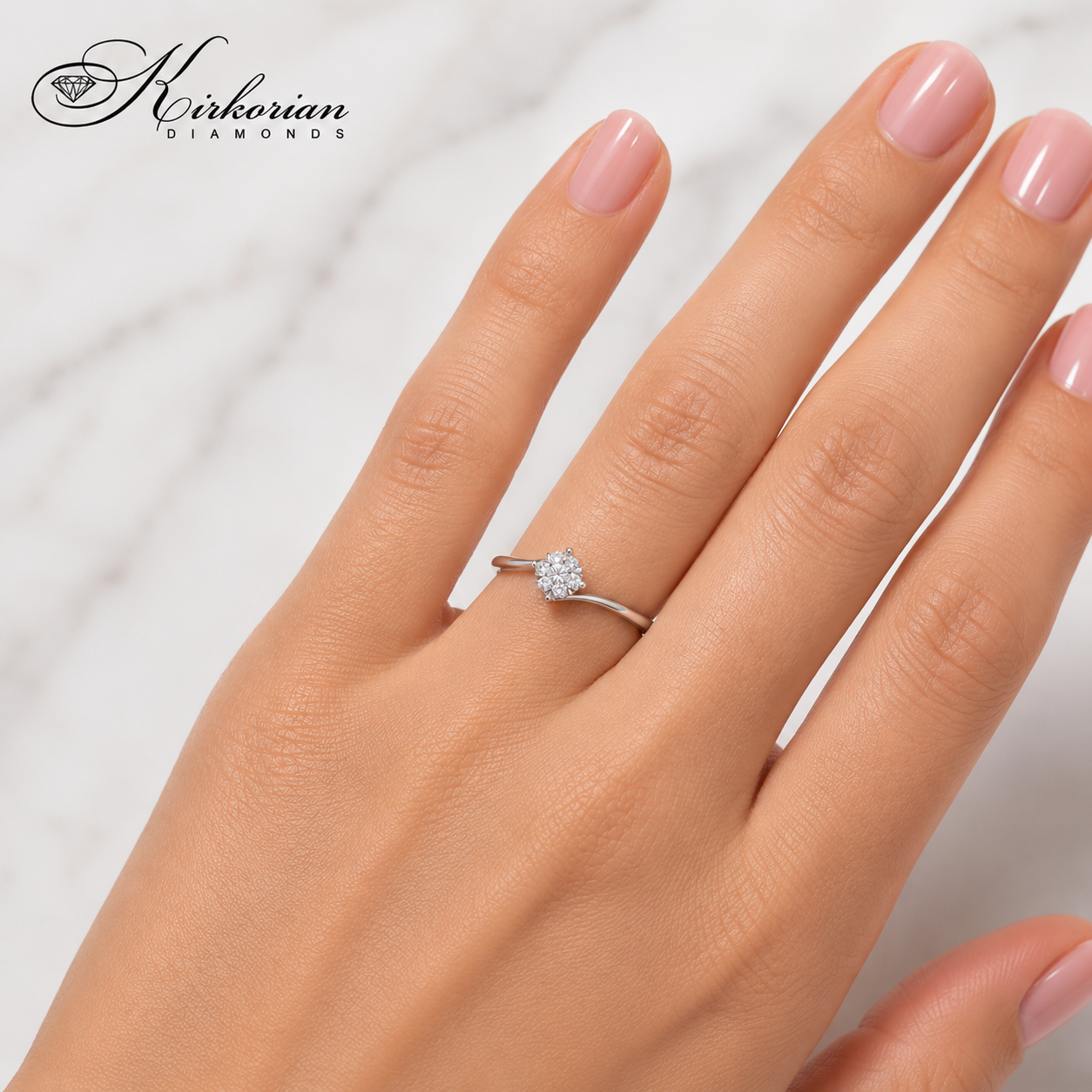 Годежен пръстен с естествени диаманти 0.12 ct върху ръка модел RN252 от Kirkorian Diamonds