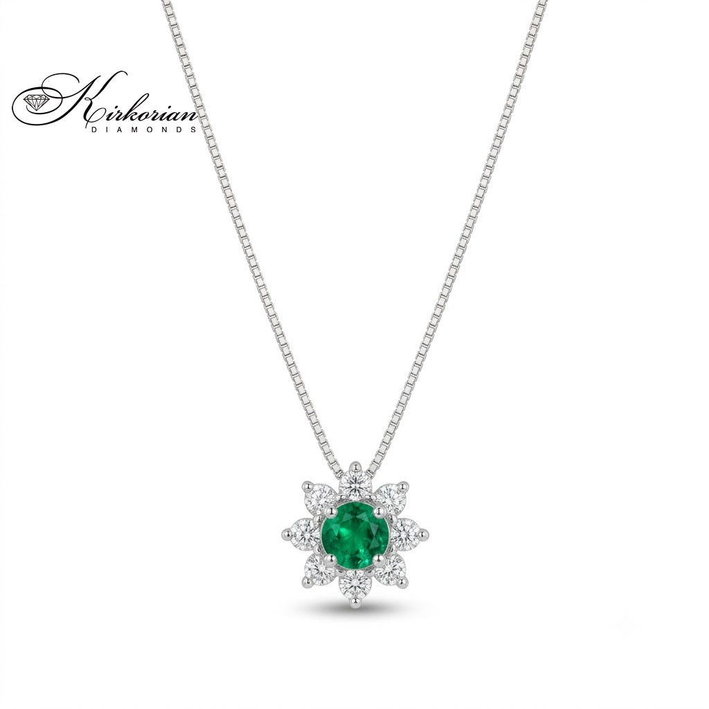 Колие от 18К бяло злато с централен зелен смарагд 0.14 ct и ореол от диаманти