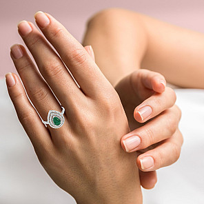 Пръстен от бяло злато 18K със смарагд 0.81ct и диаманти 0.35ct | Размер 54 | Сертификат Kirkorian Diamonds