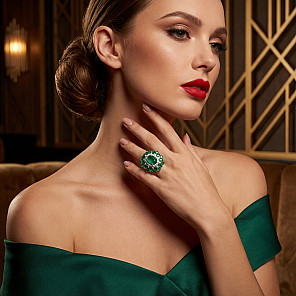 Бутиков пръстен с изумруди и диаманти 18К бяло злато луксозен модел IT57