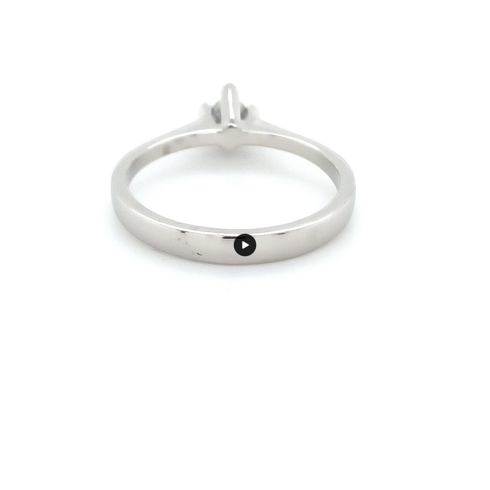 Класически годежен пръстен бяло злато 14к. с диамант 0.11 карата код:585