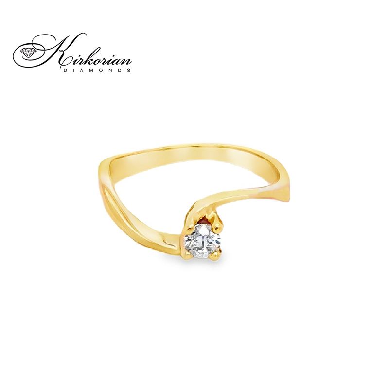 Годежен пръстен с диамант 0.15 ct от злато 14К – модерен дизайн с естествен блясък