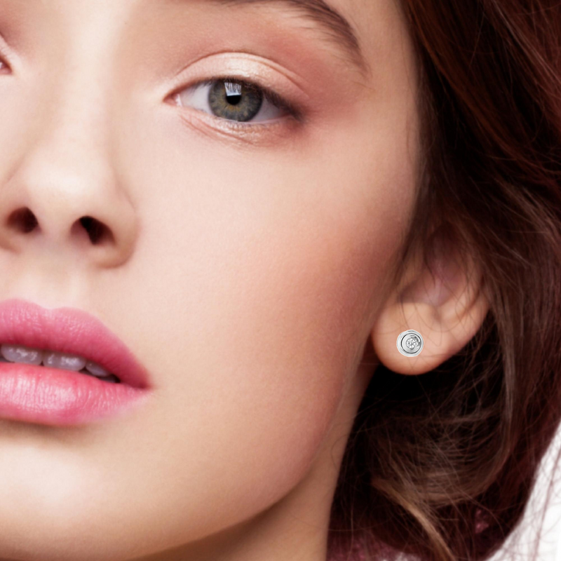 Обеци от бяло злато 18К с диаманти 0.05 ct в класически обков Компактен елегантен модел Код RN94B