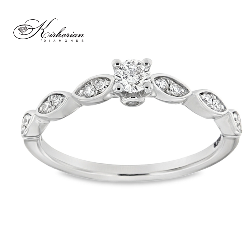 Годежен пръстен от бяло злато 18К с диаманти 0.25 ct – дизайнерски модел с листовидна халка